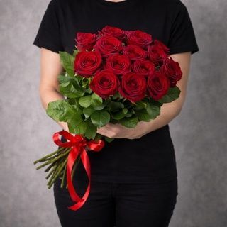 15 красных роз 56696 фото